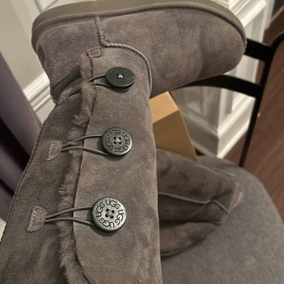 Bailey Button Women’s UGG Boots Great shape with box! - Picture 14 of 16